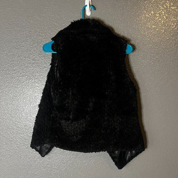 Free Planet Women’s Black Faux Fur Open Front Vest – Sleeveless Layering Piece - Picture 2 of 6